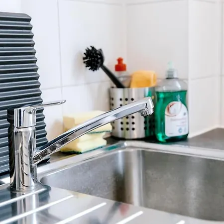 Zentral Und Frisch Eingerichtet: 2 Zi. 24h Checkin 基尔