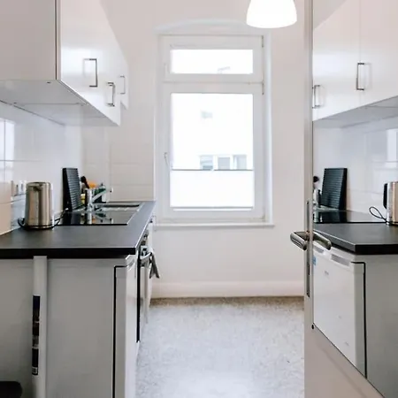Apartment Zentral Und Frisch Eingerichtet: 2 Zi. 24h Checkin *