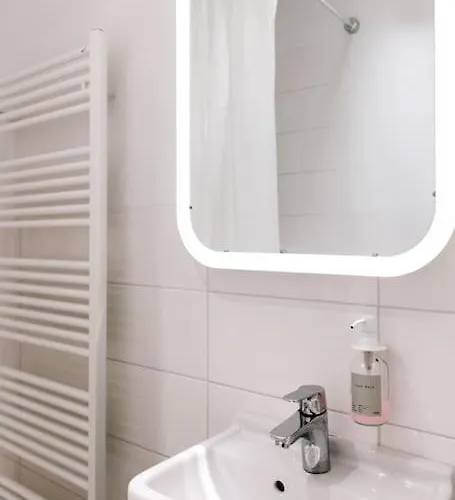 Appartement Zentral Und Frisch Eingerichtet: 2 Zi. 24h Checkin