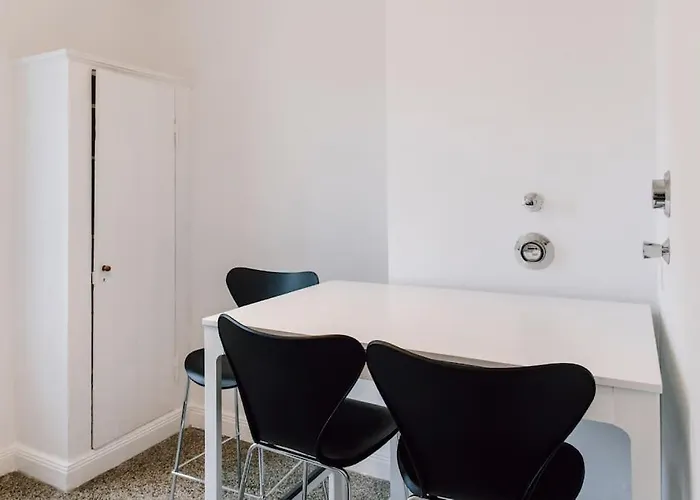 Zentral Und Frisch Eingerichtet: 2 Zi. 24h Checkin Kiel